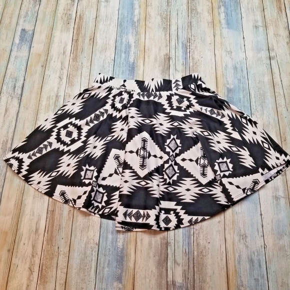 Forever 21 Mini Skirt - Picture 2 of 4